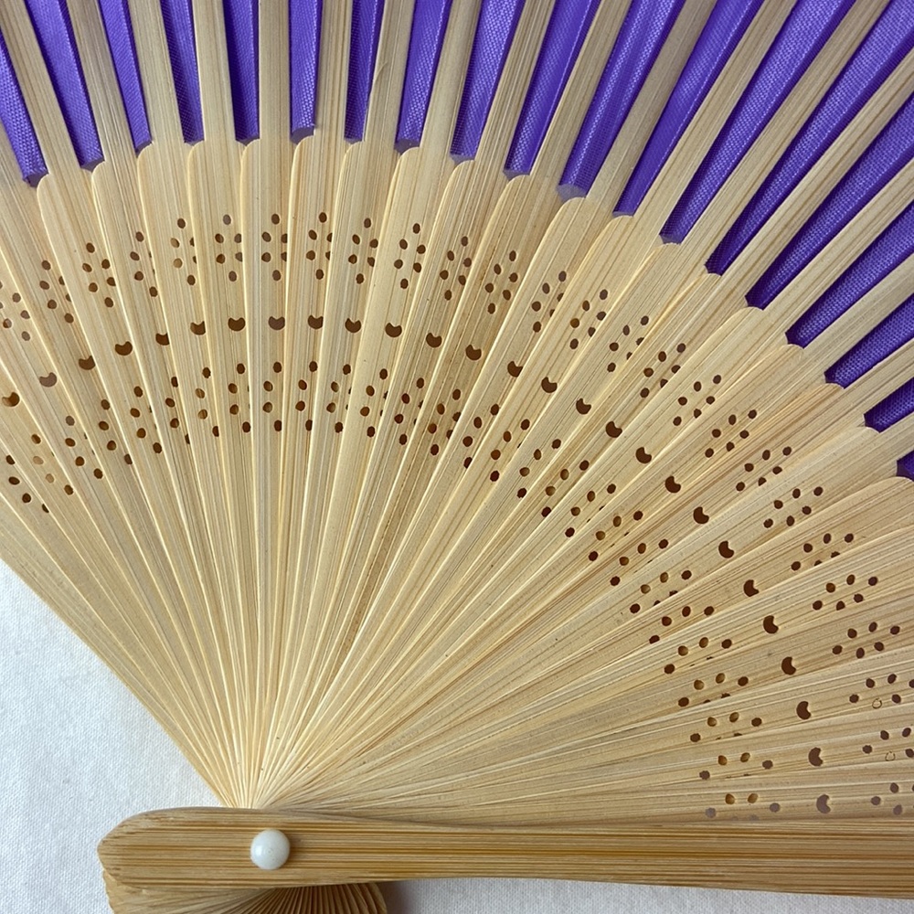 Purple intricate design bamboo folding fan - Picture 3 of 9
